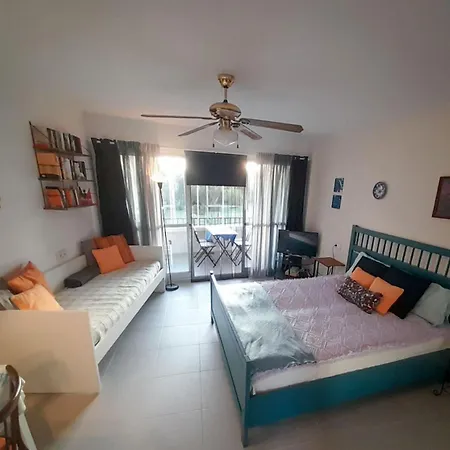 Apartmán With Pool Near The *