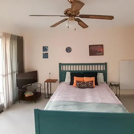 With Pool Near The Appartamento